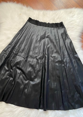 Siyah Piliseli Midi Deri Etek - Görsel 3