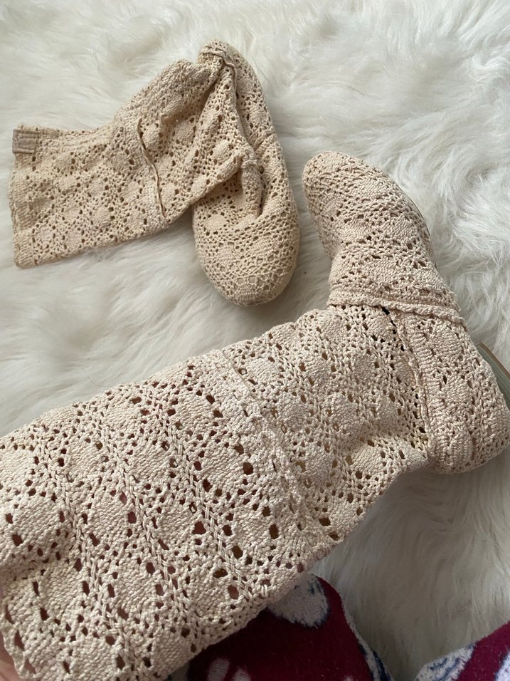 Bej Dantel İşlemeli Örgü Botlar - Görsel 2