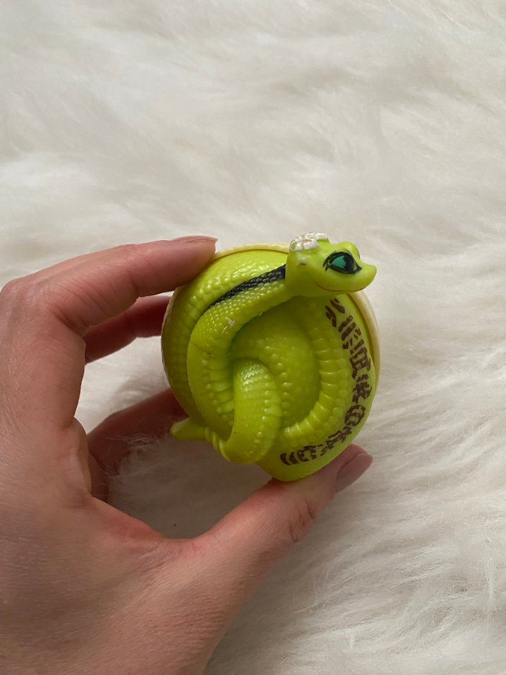 Renkli Yeşil Yılan Figürü - Görsel 2