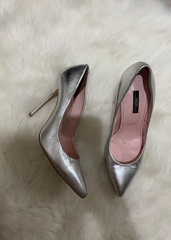 Gri Parlak Metal Stiletto Kadın Ayakkabı