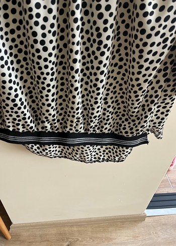 Puantiyeli  ribana yaka spor şık bluz - Görsel 2