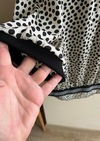 Puantiyeli  ribana yaka spor şık bluz - Görsel 3