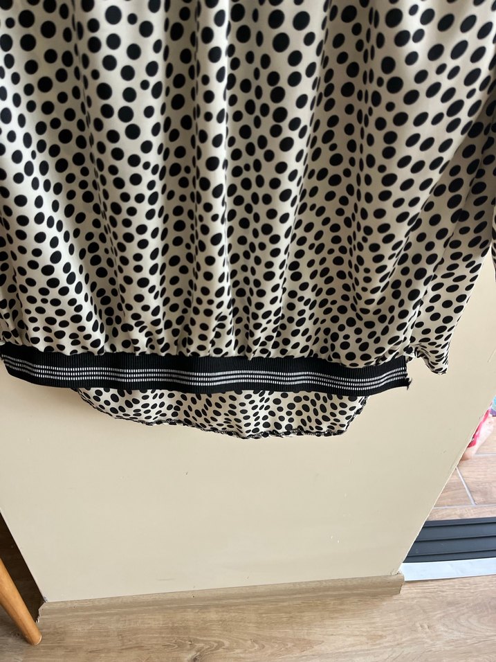 Puantiyeli  ribana yaka spor şık bluz - Görsel 2