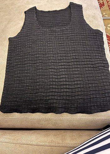 Kadın Siyah Keten Pliseli Kolsuz Bluz - Görsel 2