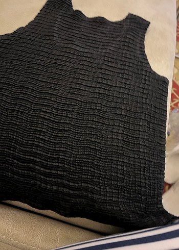 Kadın Siyah Keten Pliseli Kolsuz Bluz - Görsel 4