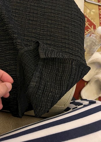 Kadın Siyah Keten Pliseli Kolsuz Bluz - Görsel 3