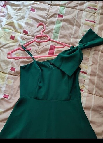 m Beden Fiyonk askılı yeşil elbise