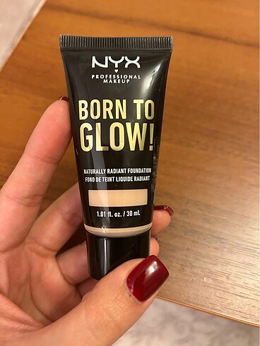 NYX Nyx born to glow fondöten light