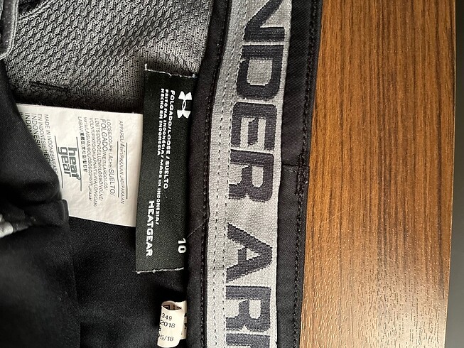 10 Yaş Beden siyah Renk Under armour erkek çocuk şort