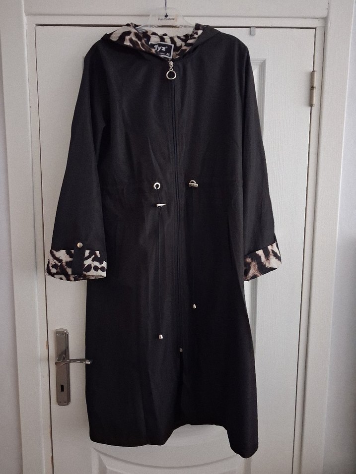 Leopar Detaylı Siyah Uzun Kadın trençkot - Görsel 3