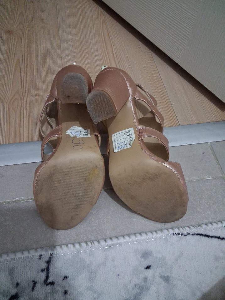 Bej Parlak Dolgu Topuklu Kadın Ayakkabı - Görsel 4