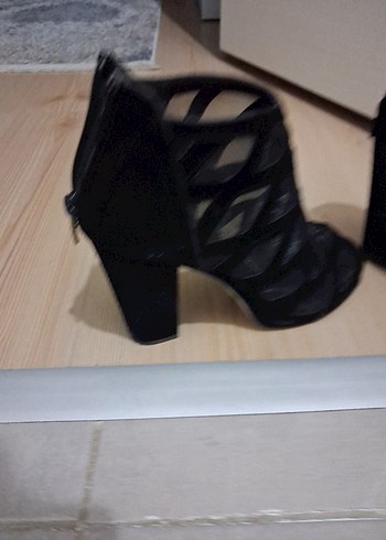 Kemerli Siyah Yılan Desenli Kadın Topuklu Ayakkabı - Görsel 2