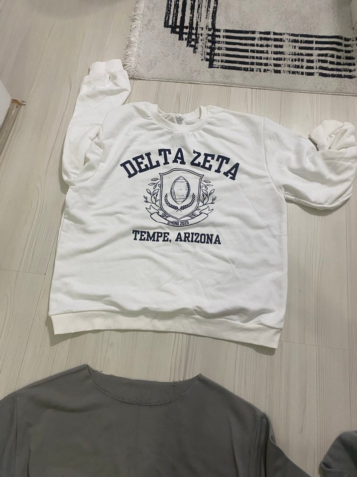 Beyaz Baskılı, Gri ve Beyaz Kadın Sweatshirt Seti - Görsel 4