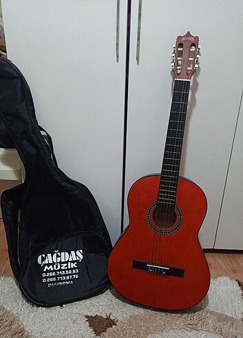 Adams gitar 