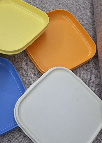 Renkli Plastik Kare Tabak Seti