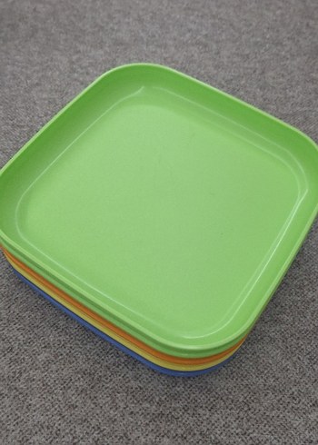 Beden Renkli Plastik Kare Tabak Seti