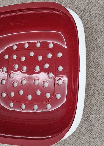 Tupperware Kırmızı Delikli Plastik Süzgeç
