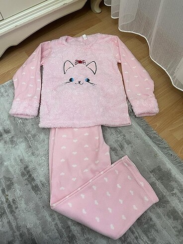 Pembe pijama takımı