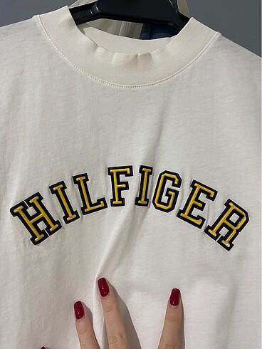 xs Beden Tommy Hilfiger tişört