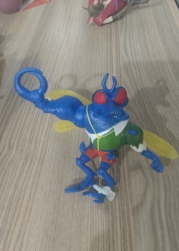 Renkli Mavi Böcek Figürü