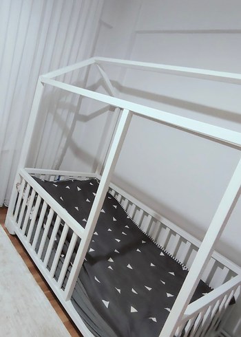 Beyaz Çatı Tasarımlı Bebek Yatağı - Görsel 5