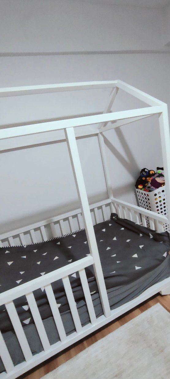 Beyaz Çatı Tasarımlı Bebek Yatağı - Görsel 4