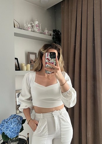 Beyaz V Yaka Uzun Kollu Crop Bluz