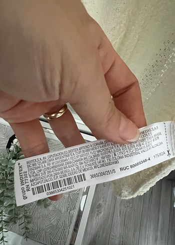 s Beden beyaz Renk ZARA krem renk dokulu V Yaka Düğmeli Gömlek