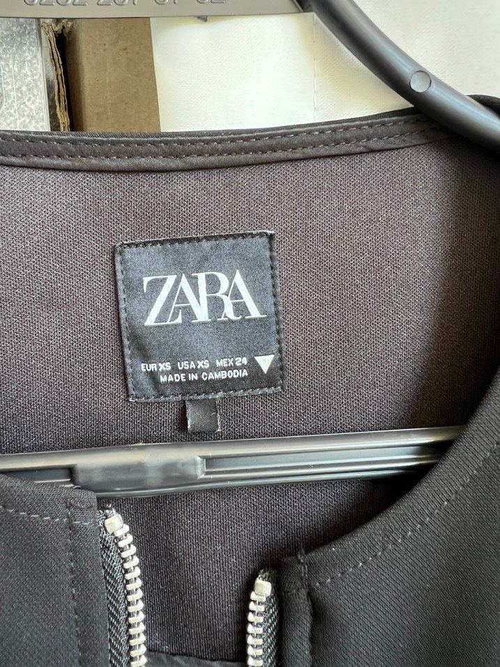 Zara Siyah Fermuarlı Kadın Yelek - Görsel 5