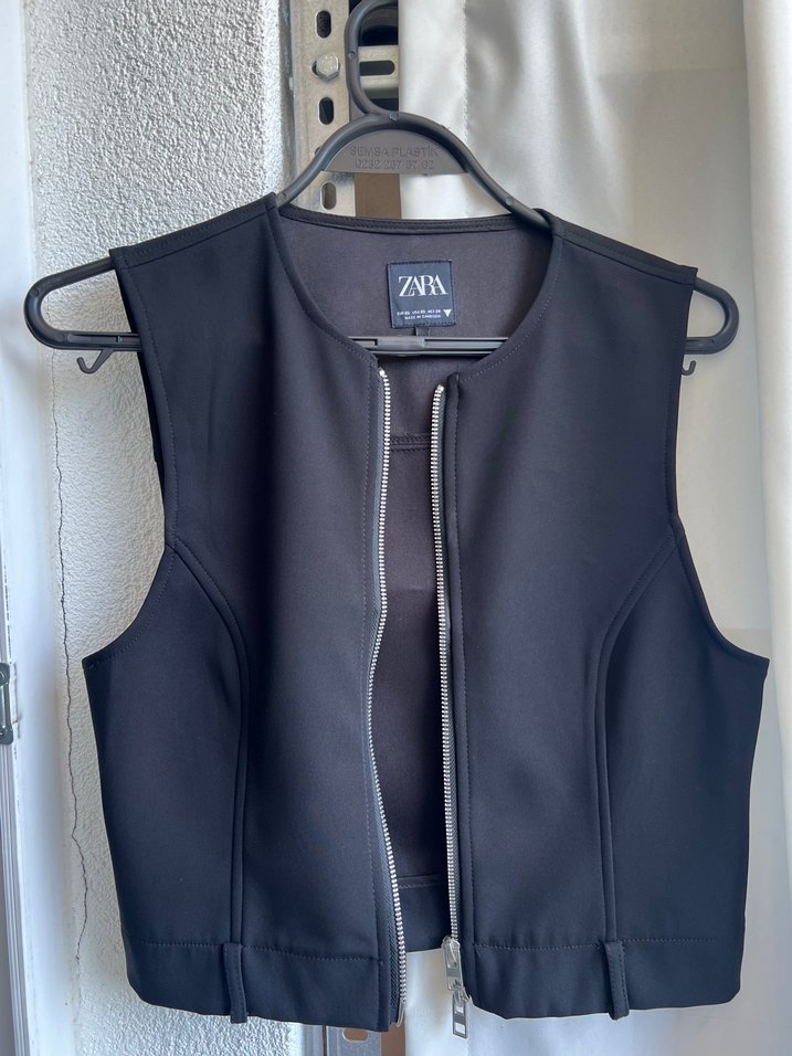 Zara Siyah Fermuarlı Kadın Yelek - Görsel 3