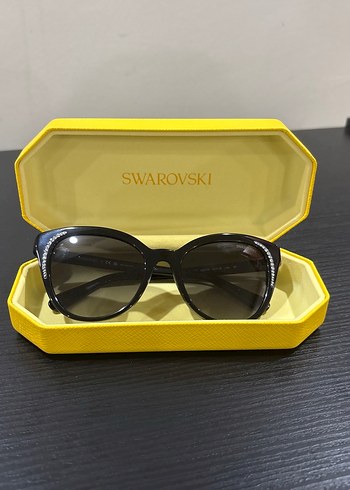 swarovski Siyah Kadin Pirlanta Detayli Gunes Gozlugu