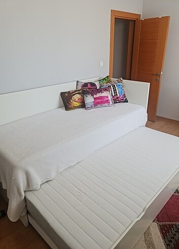 IKEA yavrulu divan yatak