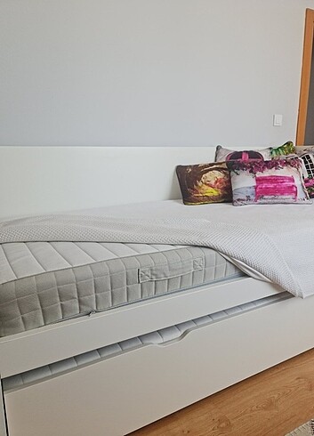 Beden beyaz Renk IKEA yavrulu divan yatak