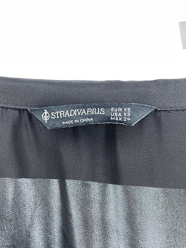xs Beden siyah Renk Stradivarius Gömlek %70 İndirimli.