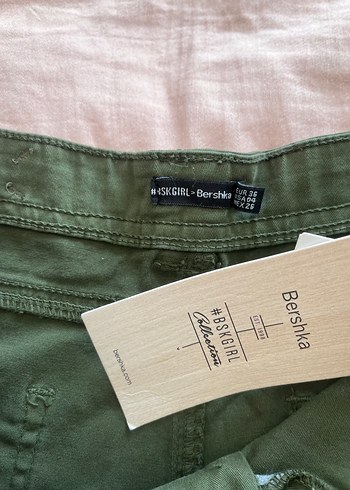 s Beden Bershka haki şort