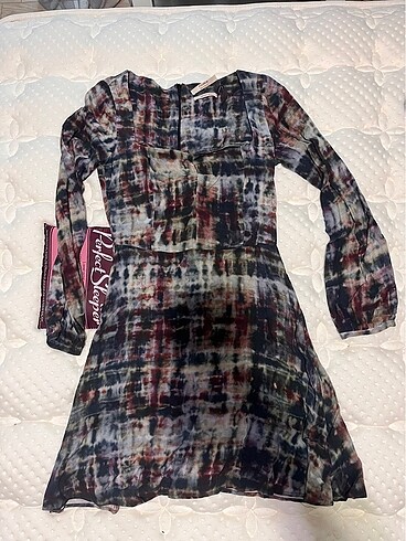 Pull and bear batik kare yaka elbise