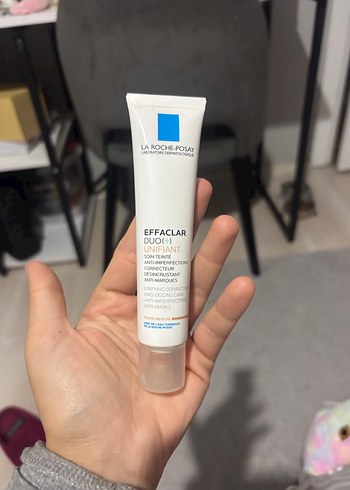 La Roche Posay La Roche Posay Effaclar Duo+ Renkli Bakım Kremi Medium
