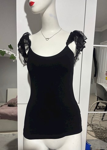 Tül kollu askılı bluz zara marka