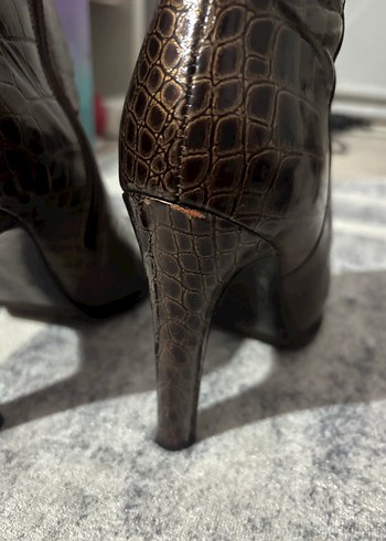 Parlak Timsah Desenli Sivri Burun Topuklu - Görsel 8