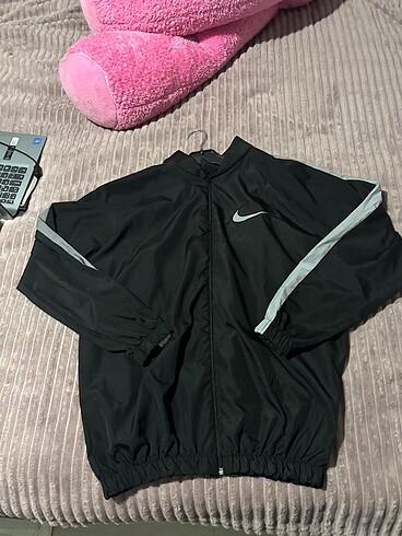 Nike reflektörlü yağmurluk