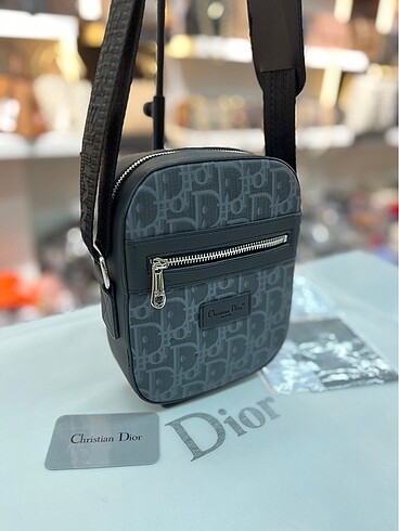 Dior #CHRISTIAN #DIOR #OMUZ #ÇANTA