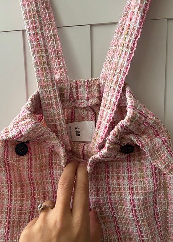 1,5 Yaş Beden Düğmeli Beyaz Gömlek ve Pembe Askılı Şort Takım