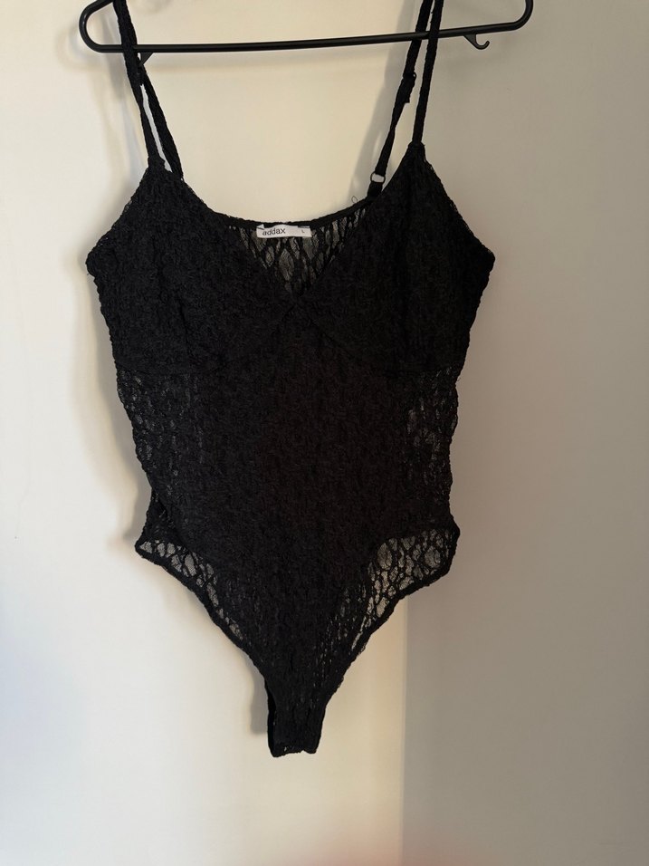 Siyah Dantel Detaylı İnce Askılı crop - Görsel 2