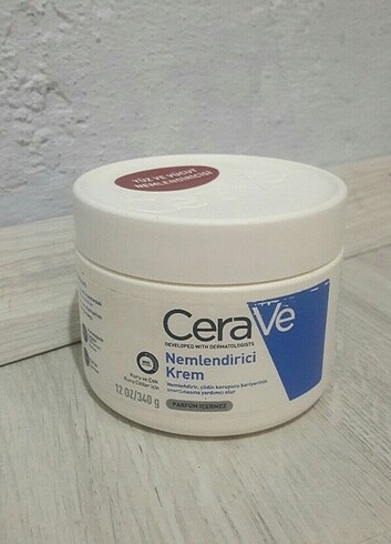 Cerave yüz nemlendirici