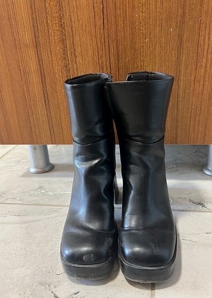 Siyah Deri Kadın Kıalık bir - Görsel 2