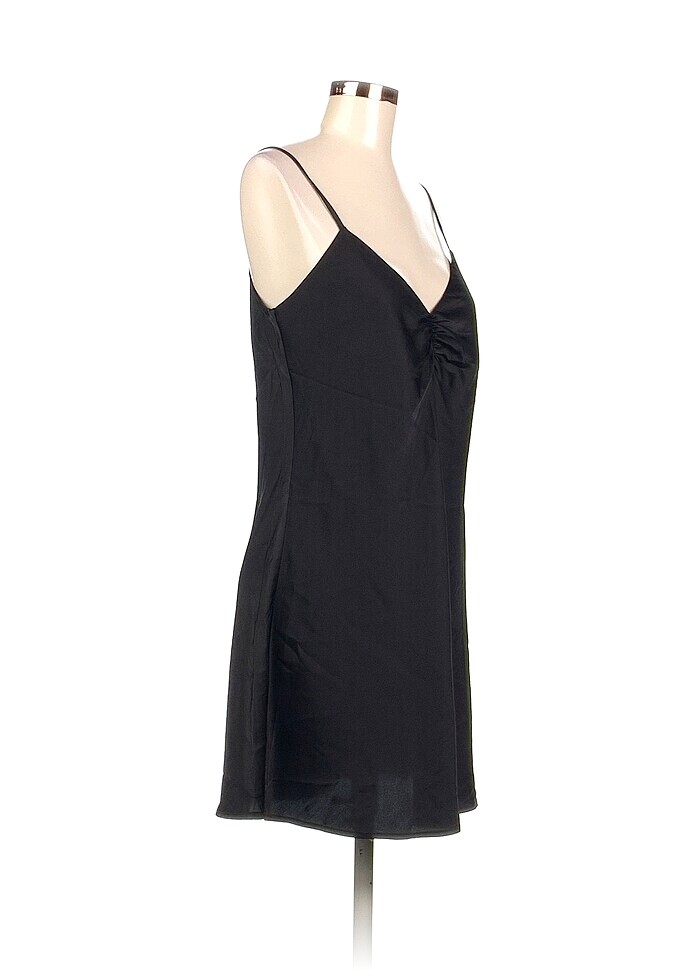 Stradivarius Kısa Elbise %70 İndirimli. - Görsel 2