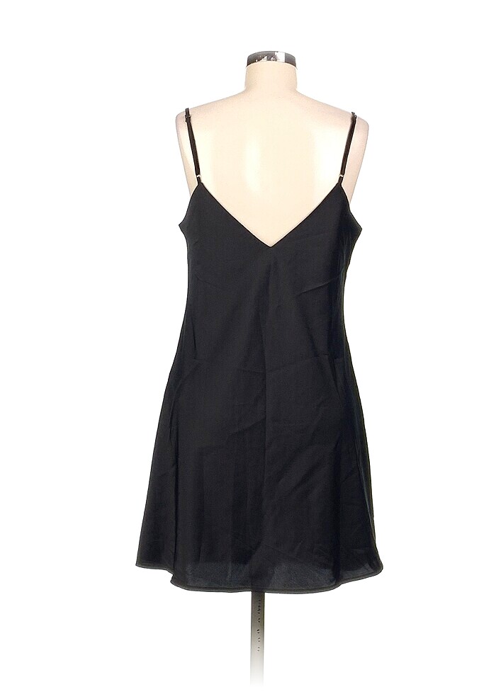 Stradivarius Kısa Elbise %70 İndirimli. - Görsel 3