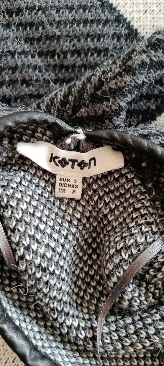 Koton Siyah Gri Çizgili Triko Panço - Görsel 2