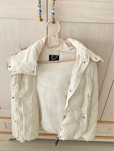 bershka beyaz sisme mont