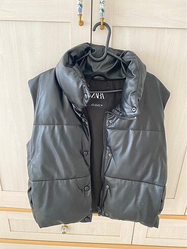 zara siyah deri şişme yelek